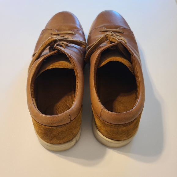 Clarks mens casual leather shoe Size 11M (water stains) - Picture 4 of 11